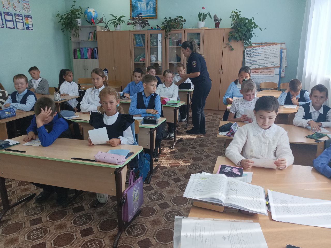 Встреча с инспектором по пропаганде БДД ОГИБДД по Бичурскому району лейтенантом полиции.