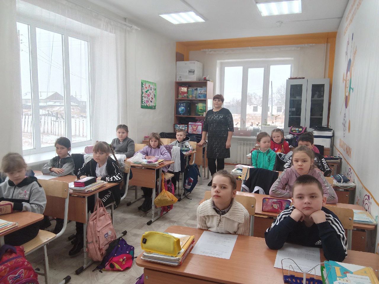 Волонтёры школы &amp;quot;Импульс&amp;quot; прошли по классам с объявлением о начале акции по сбору гуманитарной помощи раненым СВО..