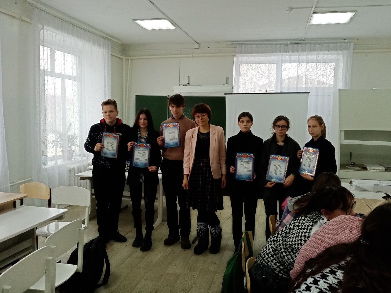 Dнеклассное мероприятие, посвящённое Дню Конституции в 9-10-11 классах.
