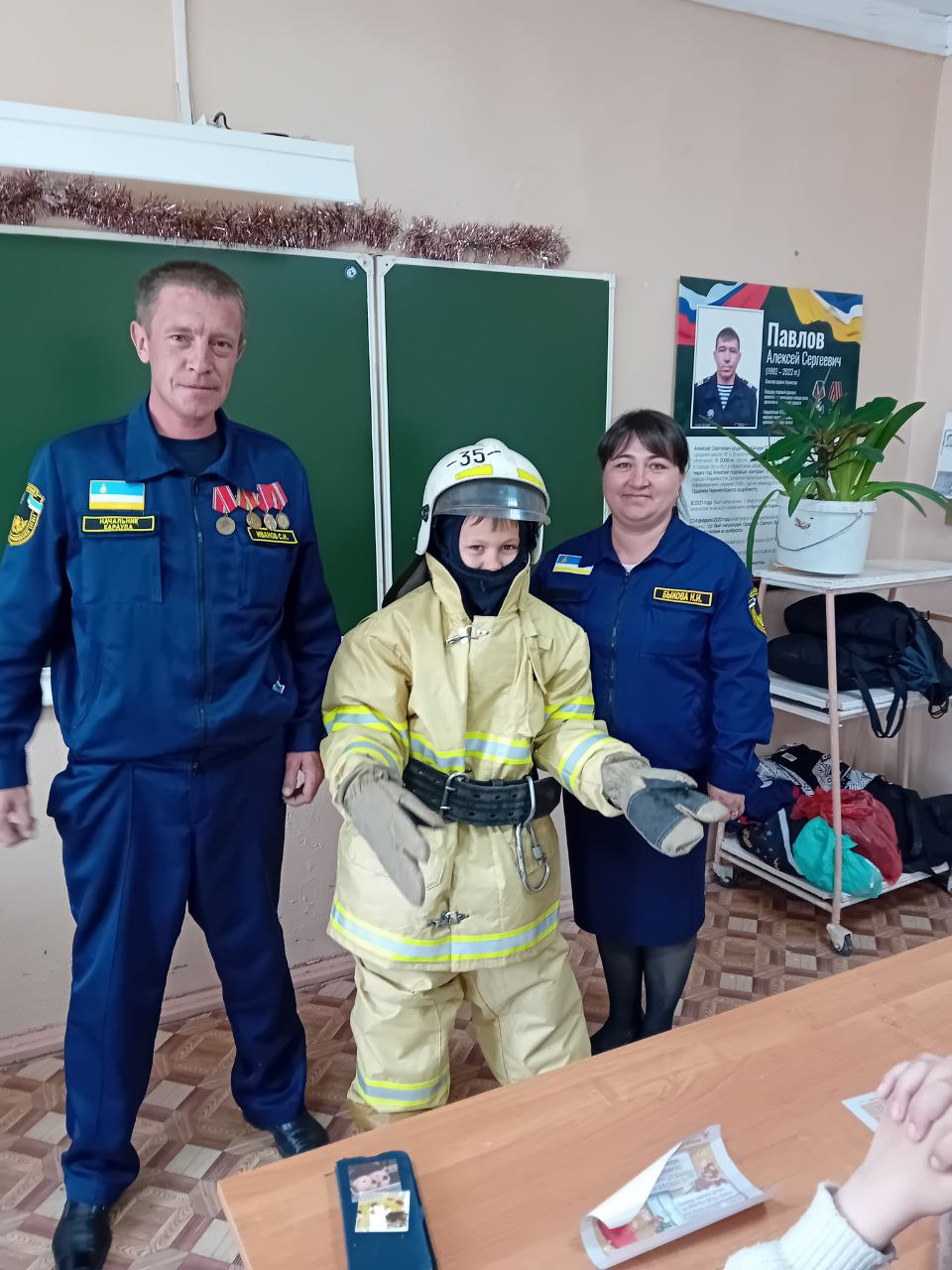 Классный час с приглашением работников пожарной охраны.